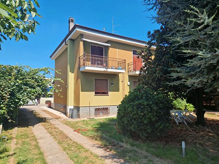 Casa trilocale in vendita in Via del Corbè, Mozzate