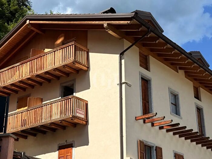 Casa con 5 locali in vendita in Via Ptice, Ledro