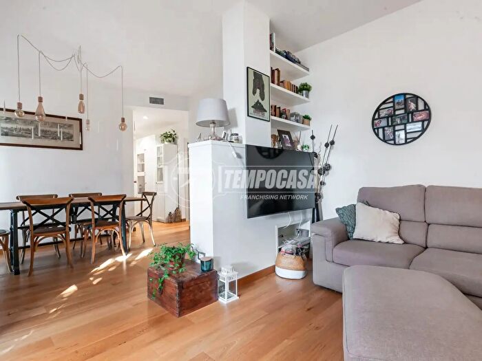 Appartamento trilocale in vendita in Via Benedetto Varchi, Milano