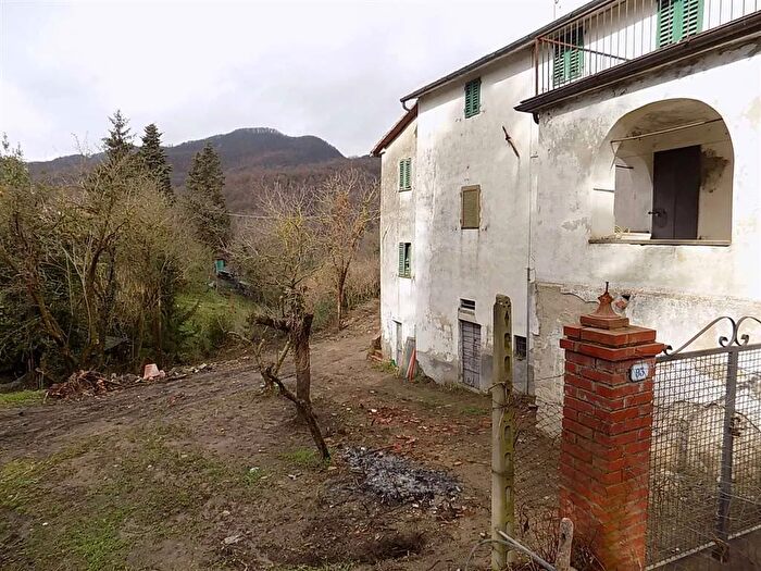 Casa quadrilocale in vendita in Dicomano, Dicomano