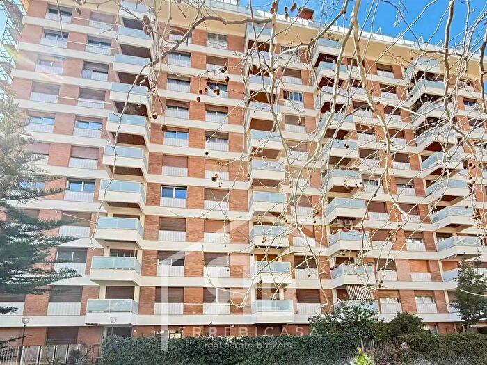 Appartamento con 6 locali in vendita in Viale Croce Rossa, Palermo