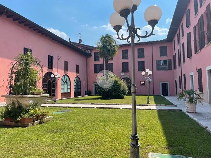 Appartamento trilocale in vendita in Via Chiesa, Padenghe Sul Garda