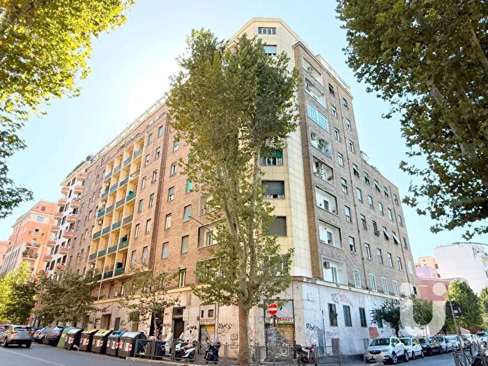 Appartamento trilocale in vendita in Via Satrico, Roma