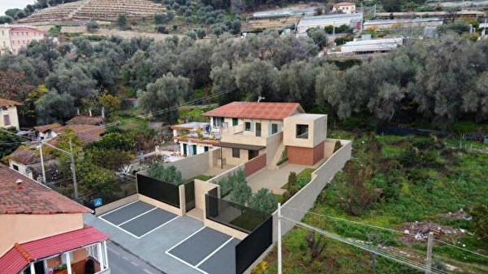 Appartamento trilocale in vendita in Via Louis Pasteur, Bordighera