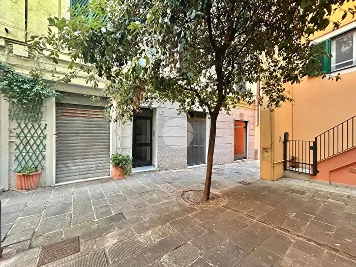Appartamento quadrilocale in vendita in Via dei Cassari, Savona