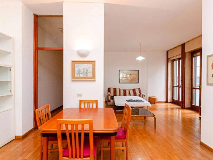 Appartamento in affitto in Via Giuseppe Parini, Porta Nuova, Milano