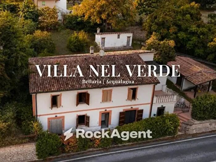Casa con 6 locali in vendita in Via Bellaria, Acqualagna