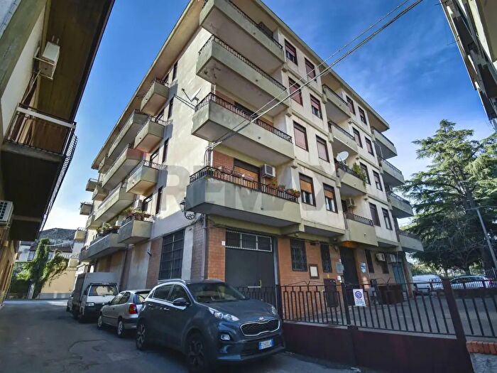 Appartamento con 5 locali in vendita in Via Luigi Capuana, Viagrande