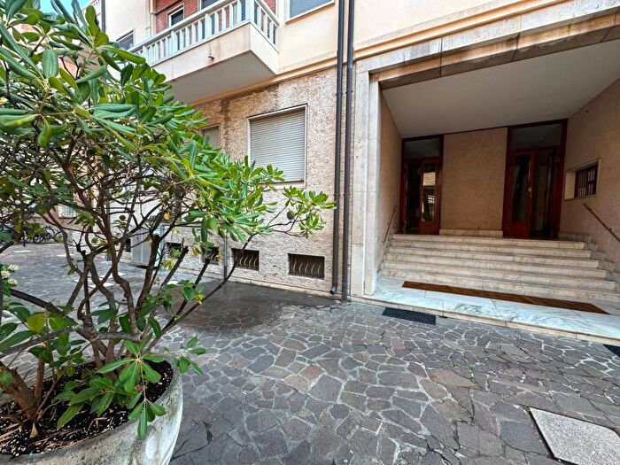 Appartamento trilocale in affitto in Via Giuseppe Garibaldi, Centro Storico, Ferrara