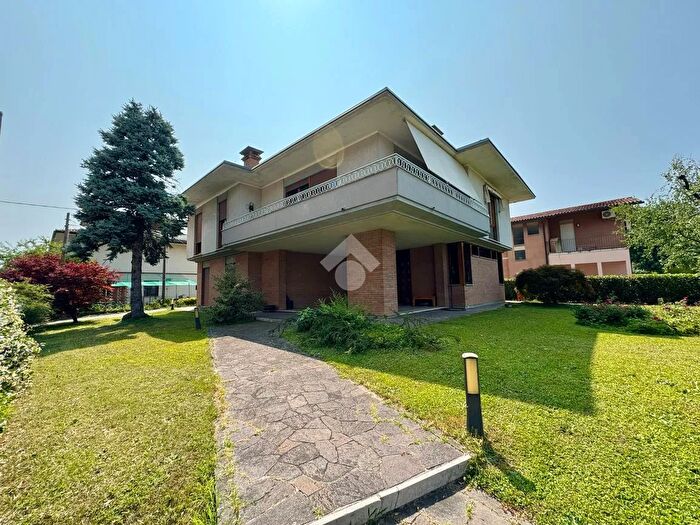 Casa con 5 locali in vendita in Via Divisione Pusteria, Marostica