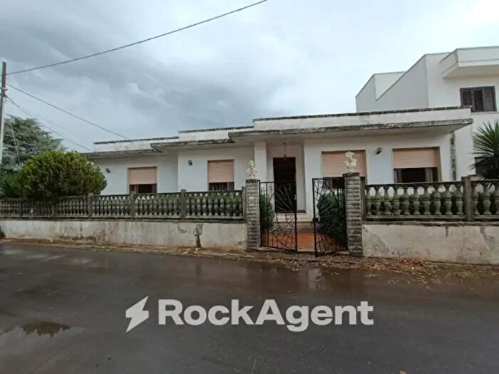 Casa con 6 locali in vendita in Via Marcinelle Ang l da Vinci, Salice Salentino