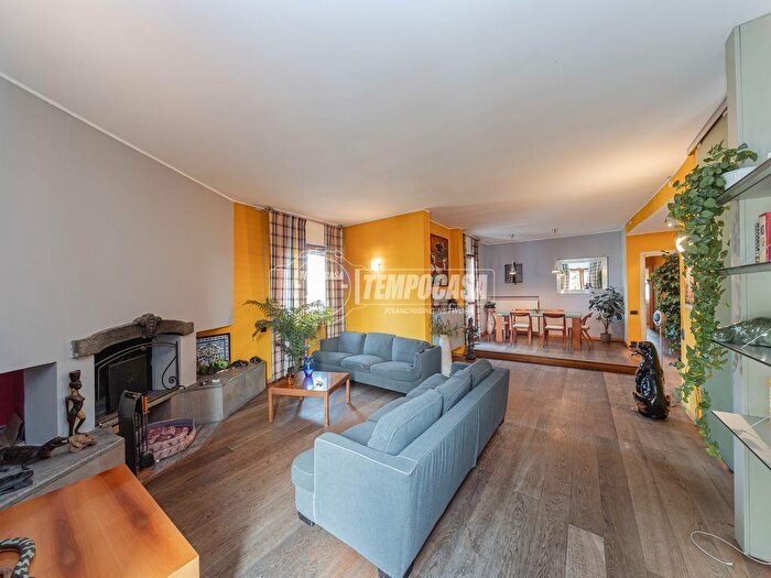 Appartamento con 5 locali in vendita in Via Monte Grappa, Villasanta