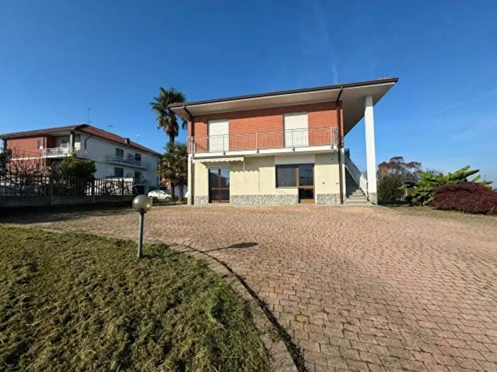 Casa con 6 locali in vendita in Via Carmagnola b, Ceresole Alba