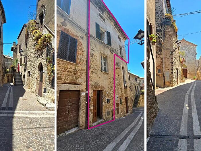 Casa con 6 locali in vendita in Via della Chiesa, Montecchio