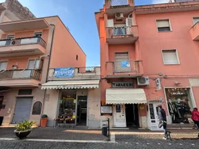 Appartamento con 5 locali in vendita in Piazza del Mercato, Nettuno