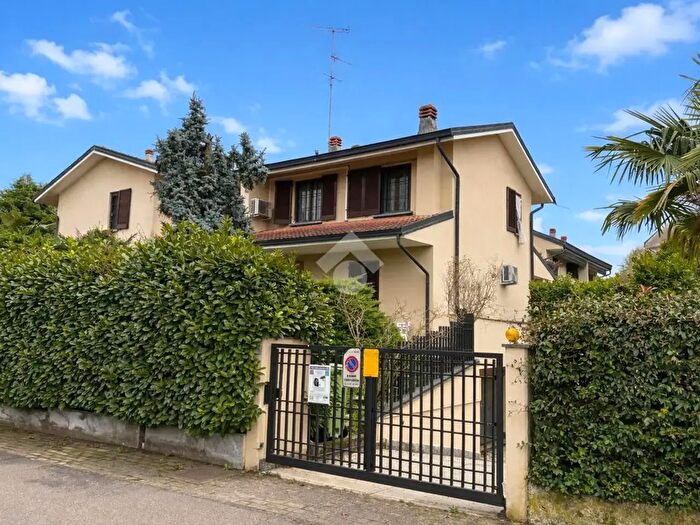 Casa quadrilocale in vendita in Via G Carducci, Siziano