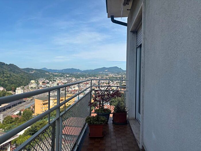 Appartamento trilocale in affitto in Via Pio XI, Sagnino, Como