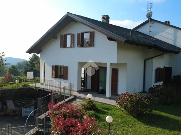 Casa quadrilocale in vendita in Via della Gora, Rueglio