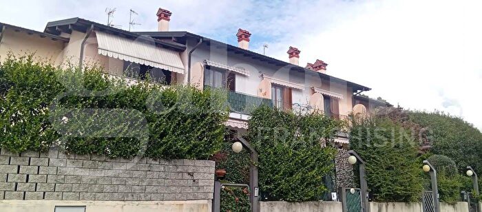 Casa quadrilocale in vendita in Via Gherbo, Bizzarone