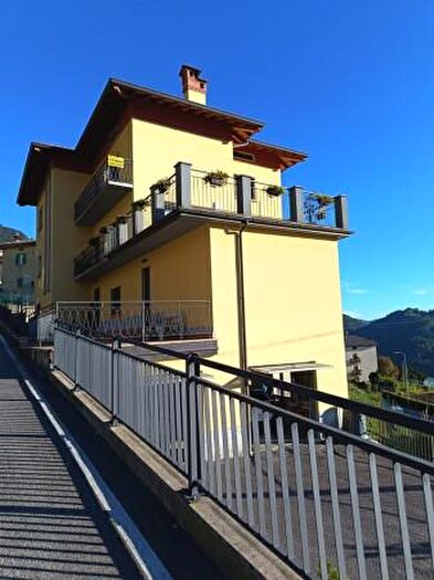 Appartamento quadrilocale in vendita in Via Papa Giovanni XXIII, Cornalba