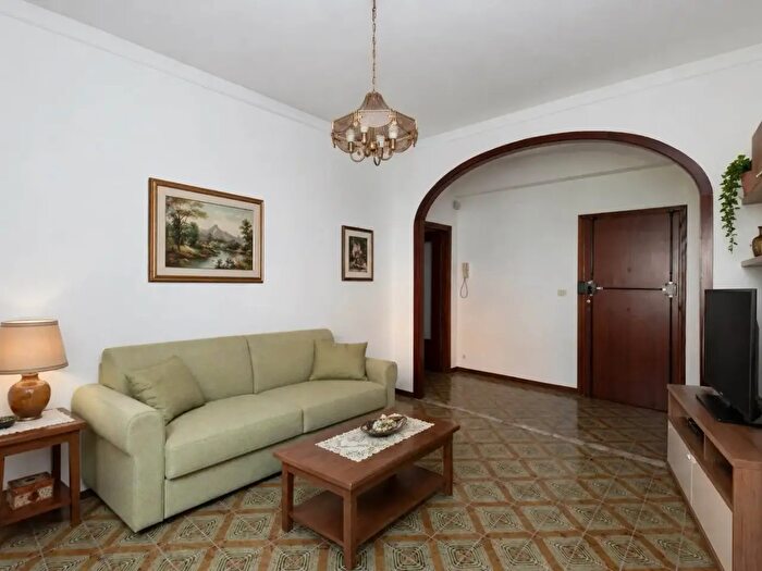 Appartamento trilocale in vendita in Via Francesco Zangrì, Gravina Di Catania