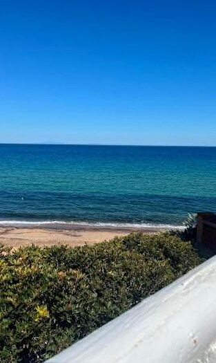 Appartamento con 6 locali in vendita in Via di Mezzo Franco, Isola Del Giglio