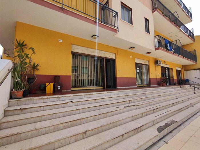 Appartamento quadrilocale in vendita in Via Garibaldi, Nizza Di Sicilia