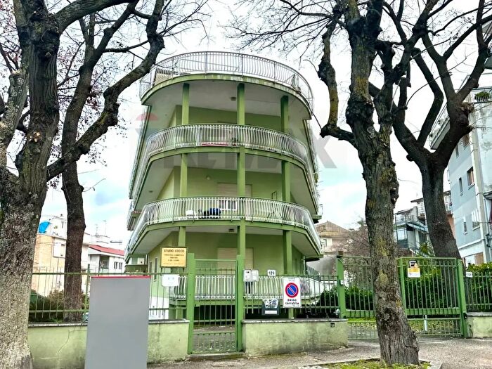 Appartamento con 8 locali in vendita in Viale Cappuccini, Lanciano