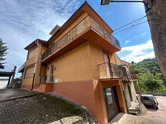 Casa con 6 locali in vendita in Via Trento, Novara Di Sicilia
