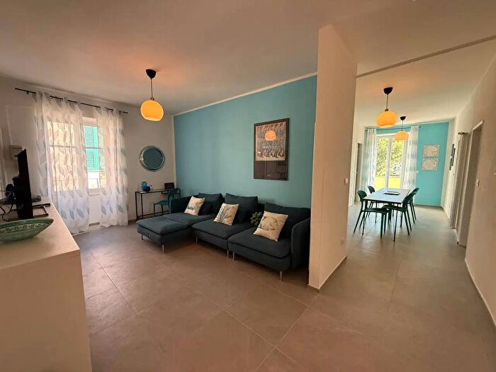 Appartamento con 6 locali in affitto in Via delle Medaglie d'Oro, Albenga