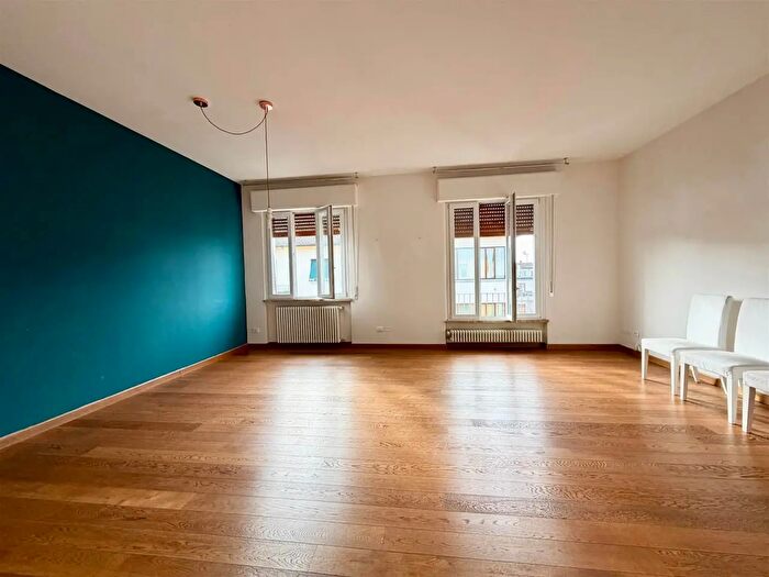 Appartamento con 6 locali in vendita in Firenze