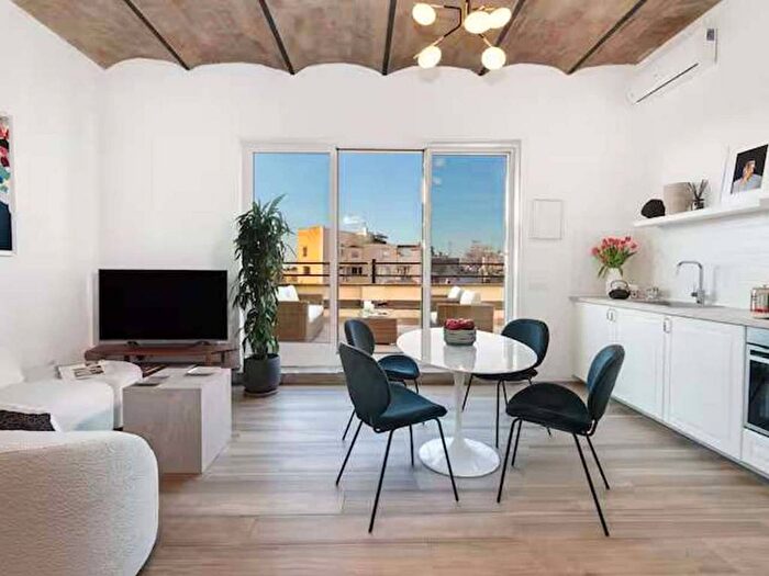 Appartamento trilocale in affitto in Via della Polveriera, Colle Oppio, Roma