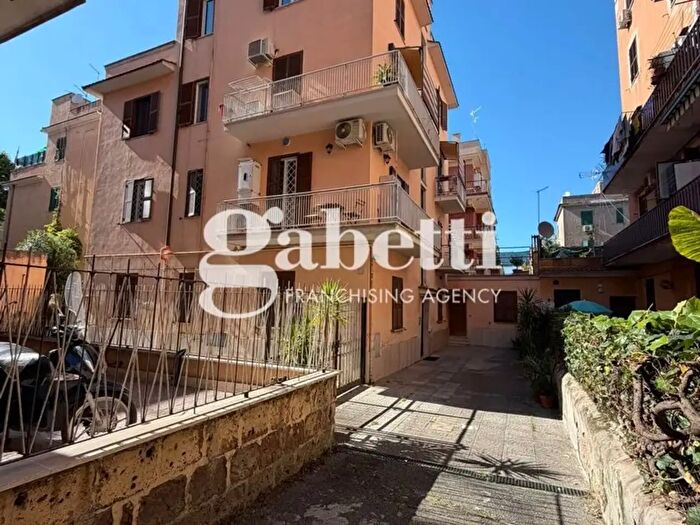 Appartamento trilocale in vendita in Via dei Gelsi, Roma