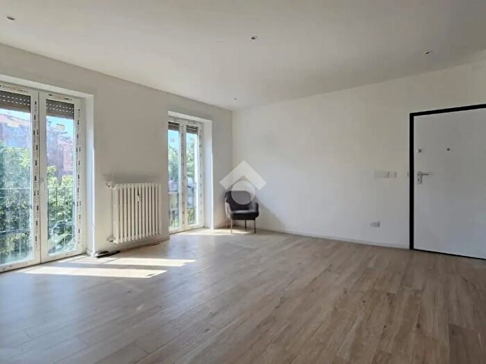 Appartamento quadrilocale in vendita in Via Passo Rolle, Milano