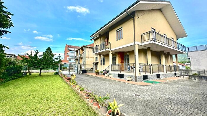 Casa con 12 locali in vendita in Strada dei Biasoni Torino, Torino