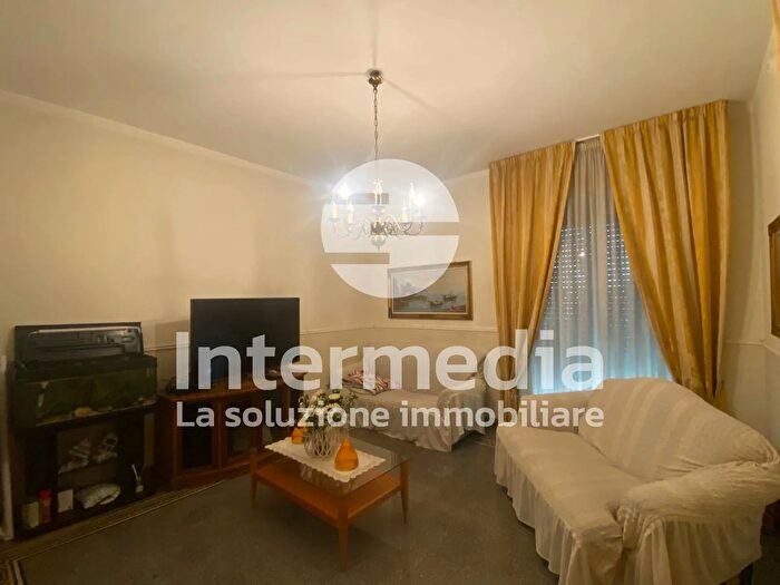 Appartamento con 10 locali in vendita in Manerbio