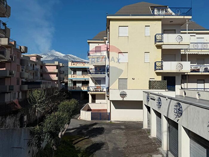 Appartamento quadrilocale in vendita in Via Spiaggia, Mascali