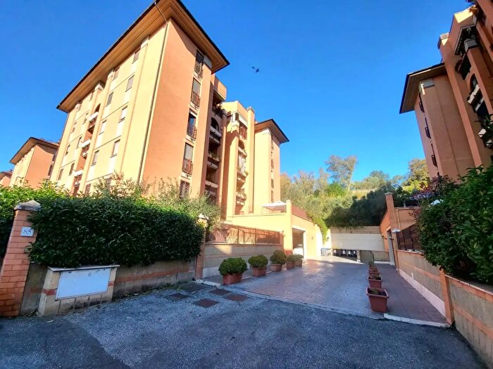 Appartamento quadrilocale in vendita in Via Generale Mario Pezzi, Roma