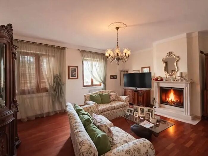 Casa con 14 locali in vendita in Pisa