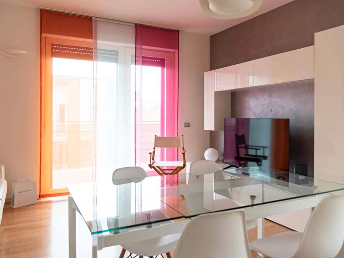 Appartamento trilocale in affitto in Via Savona, Giambellino, Milano