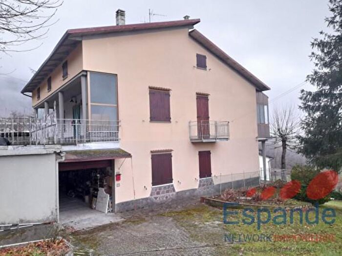 Casa con 6 locali in vendita in Camugnano