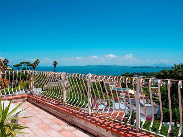 Appartamento quadrilocale in vendita in Centro, Ischia