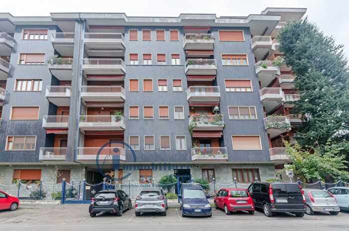 Appartamento con 5 locali in vendita in Via Parini, Corsico
