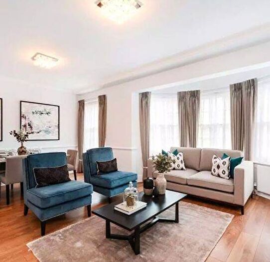 Appartamento quadrilocale in affitto in Corso Italia, Missori, Milano