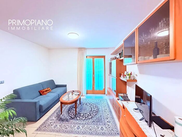 Appartamento quadrilocale in vendita in Via Emanuele Lanzerotti, Romeno