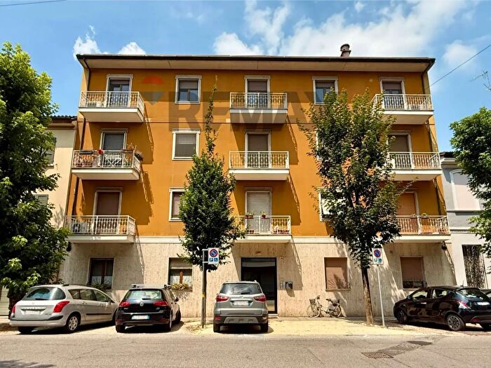 Appartamento trilocale in vendita in Via Cadore, Cremona