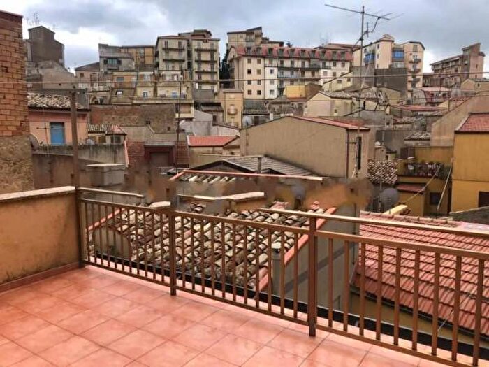Appartamento con 5 locali in vendita in Via Mercato, Enna
