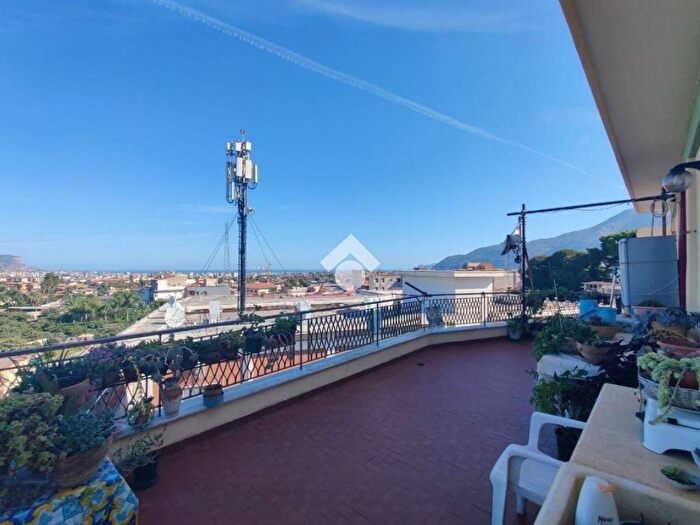 Appartamento trilocale in affitto in Piazza Villagrazia, Villagrazia, Palermo