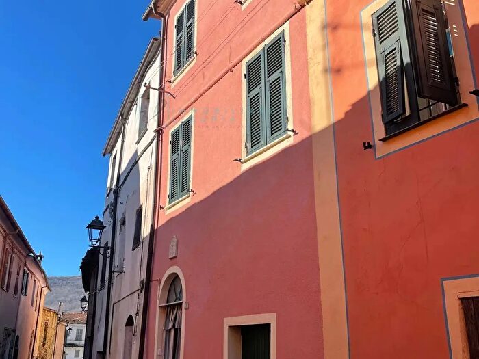 Casa con 6 locali in vendita in Via Roma, Lucinasco