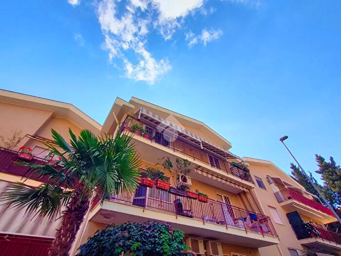 Appartamento con 6 locali in vendita in Via degli Abeti, Gaeta